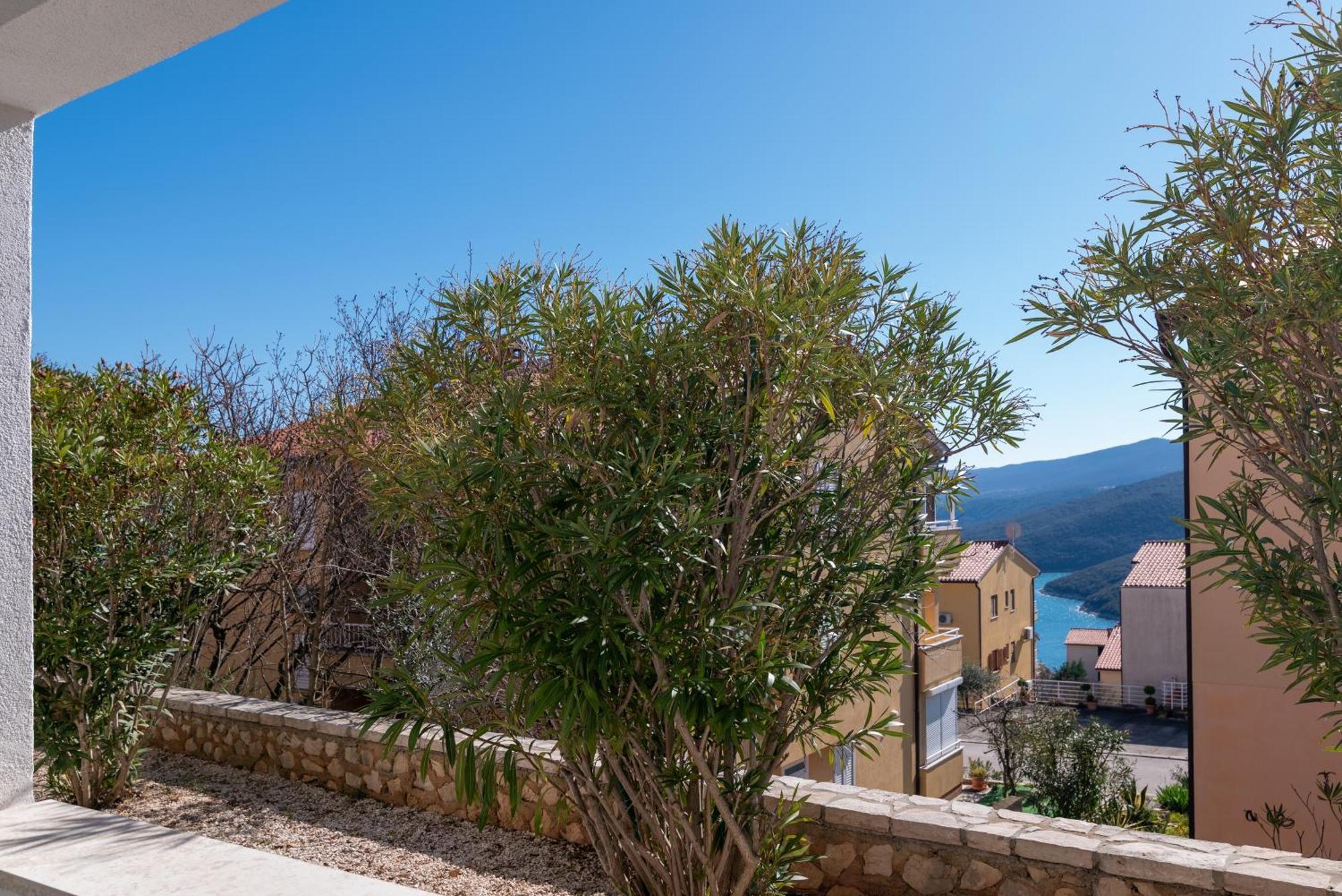 Apartments With A Parking Space Rabac, Labin - 6464 Exterior photo